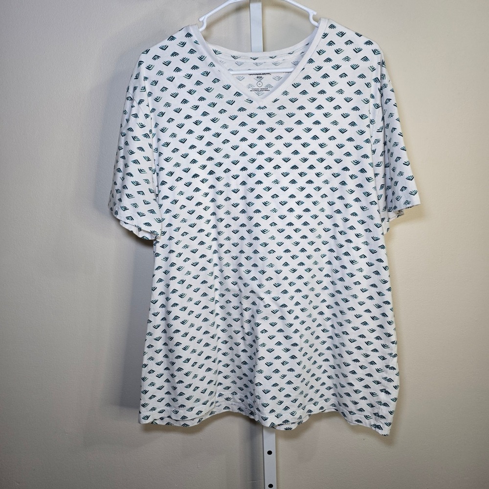Goodfellow & Co Mens XL V Neck T Shirt White Green Geometric Print Standard Fit